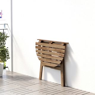 Mesa y sillas jardin