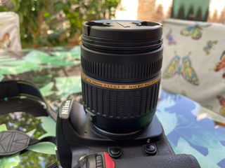 Cámara Nikon D300 y objetivo Tamron