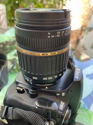 Cámara Nikon D300 y objetivo Tamron