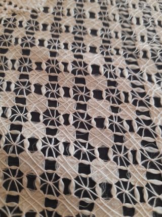 Increíble mantel ó colcha trabajada a mano.