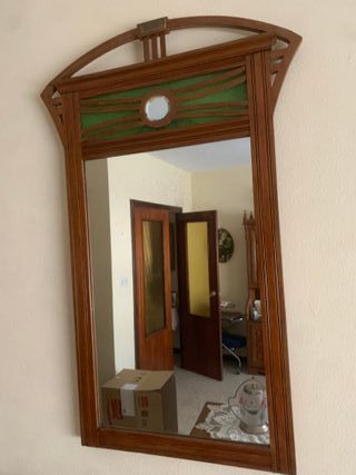 Espejo y mesa antigua