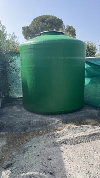 Aljibes de agua bidones depósitos 