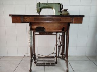 MAQUINA DE COSER REFREY 1964