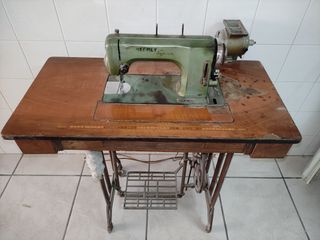 MAQUINA DE COSER REFREY 1964