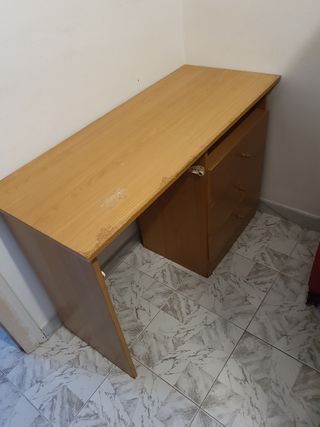Escritorio  mesa  madera,algo algo desgastada