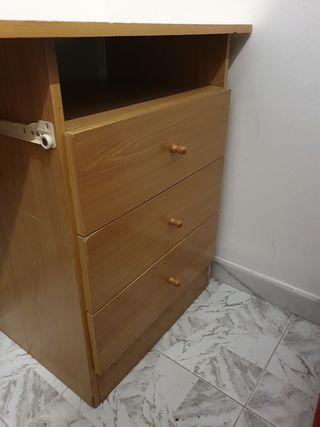 Escritorio  mesa  madera,algo algo desgastada