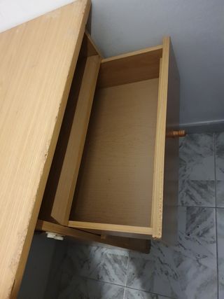 Escritorio  mesa  madera,algo algo desgastada