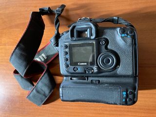 Canon EOS 20D con objetivo 18-55