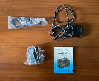 Canon EOS 20D con objetivo 18-55