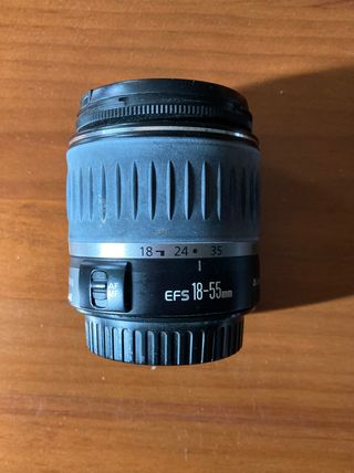 Canon EOS 20D con objetivo 18-55