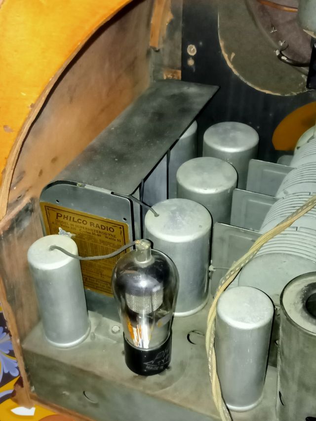 Radio antigua PHILCO 90