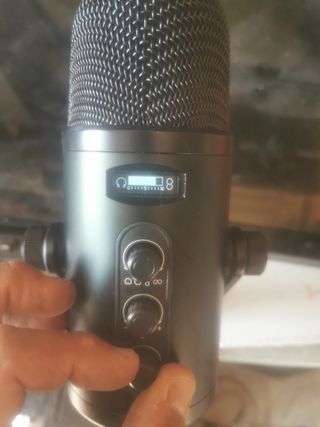 Amazon Basics - Micrófono de condensador profesion