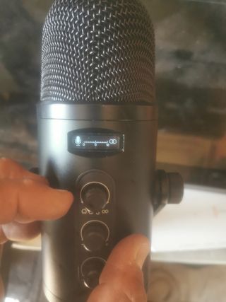 Amazon Basics - Micrófono de condensador profesion