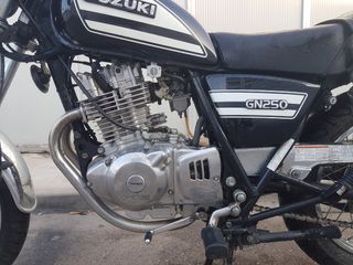 SUZUKI GN250