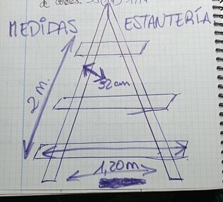 Estantería moderna triangular.