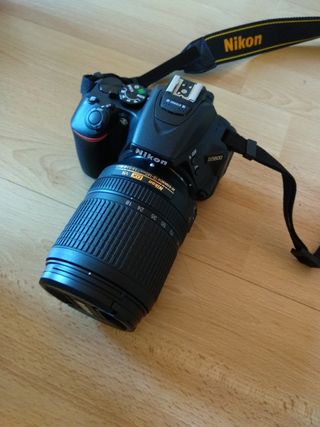 Cámara Nikon D5600 + Objetivo + Funda