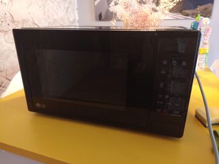 Microondas LG negro pequeño