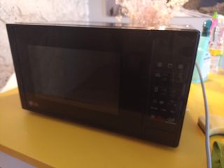 Microondas LG negro pequeño