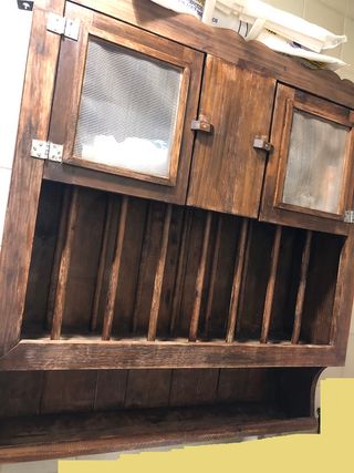 Guarda platos y vasos antiguo.