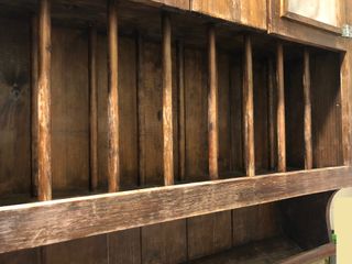 Guarda platos y vasos antiguo.