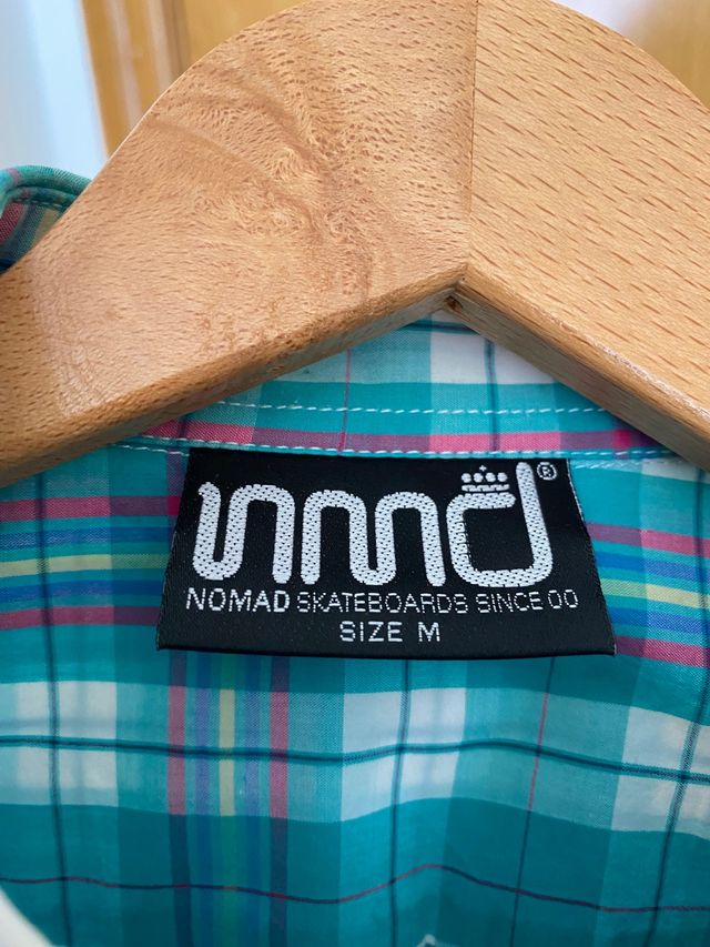 Camisa manga corta Nomad Skateboards