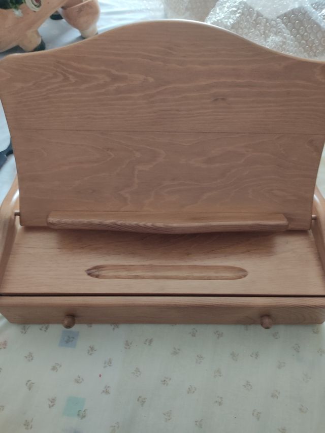 Atril de mesa para lectura  de madera