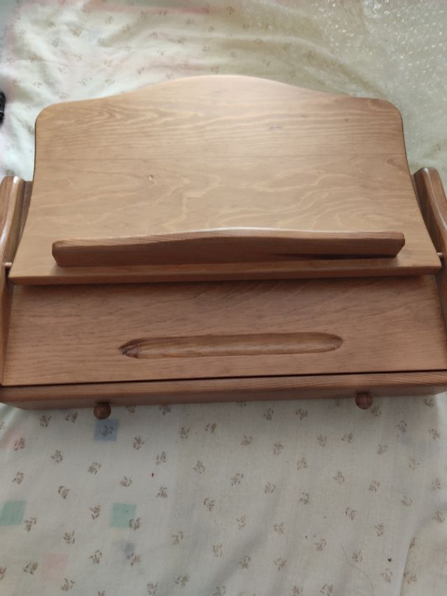 Atril de mesa para lectura  de madera