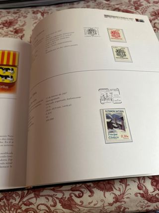 Libro sellos España y Andorra 2007 con sellos