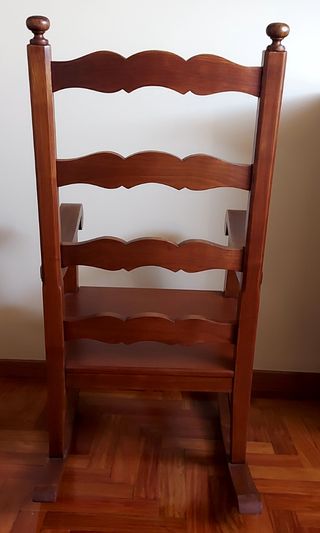MECEDORA ANTIGUA.