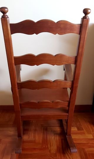 MECEDORA ANTIGUA.