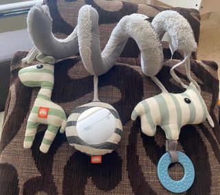 Estimulacion del bebe para carro o cuna.