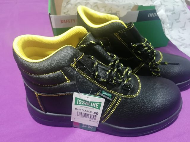Botas de seguridad para el trabajo.
