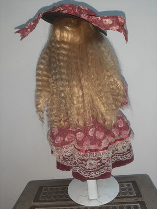 muñeca antigua con piezas porcelana