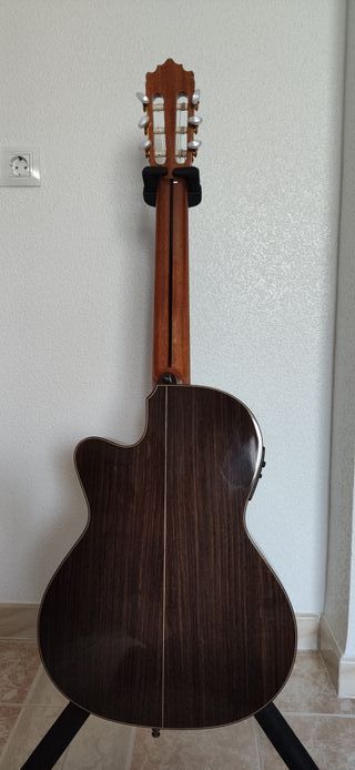 Guitarra caja estrecha Paco Castillo 234TE