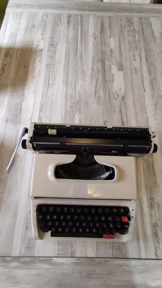 Máquina de escribir Brother Deluxe 1630