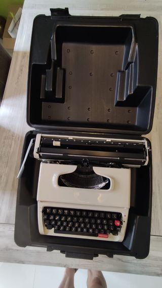 Máquina de escribir Brother Deluxe 1630