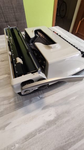 Máquina de escribir Brother Deluxe 1630