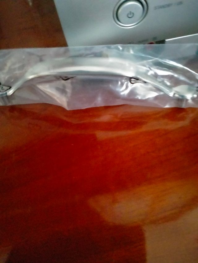 lote 11  pomos y  6 manillas