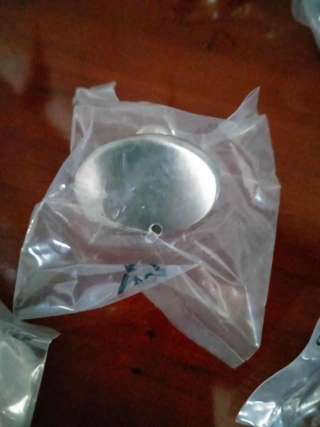 lote 11  pomos y  6 manillas