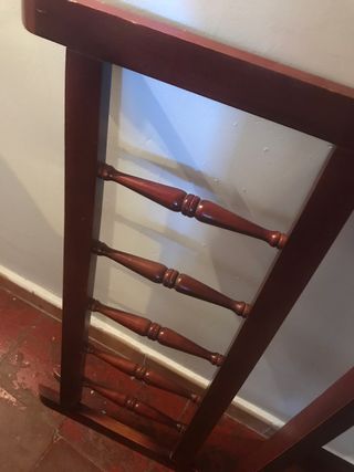 barrera y escalera de camas literas antiguas. 