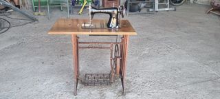 Máquina de coser antigua Alfa