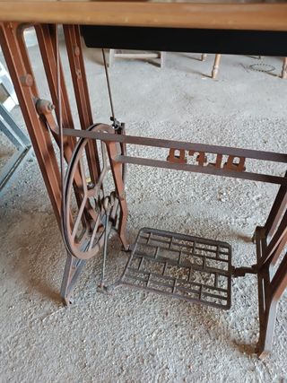 Máquina de coser antigua Alfa