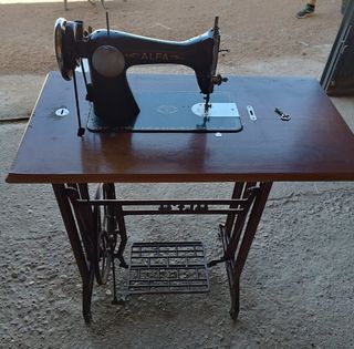 Máquina de coser antigua Alfa