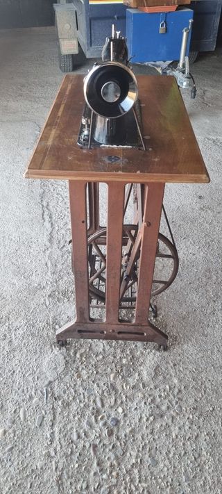 Máquina de coser antigua Alfa