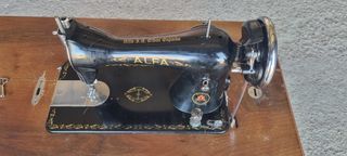 Máquina de coser antigua Alfa
