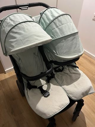 Carro gemelar Niu y capazos