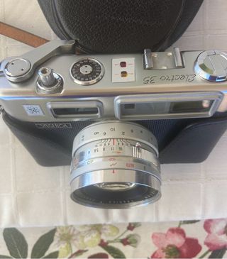 Cámara Yashica Electro 35 con funda piel. Vintage