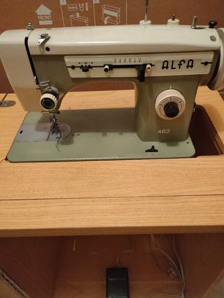 Maquina de coser ALFA