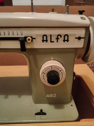 Maquina de coser ALFA