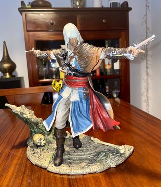 FIGURA ASSASSINS CRED IV BLACK FLAG
